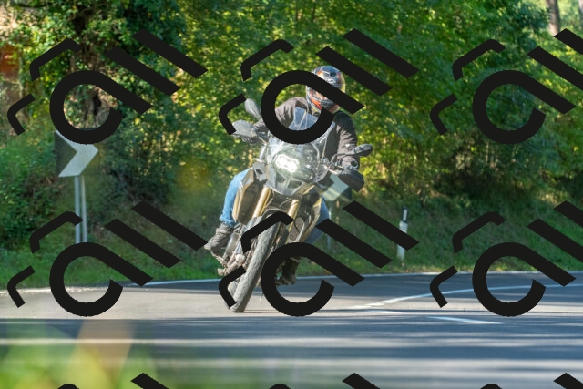 20250928100457_-R027915_r2