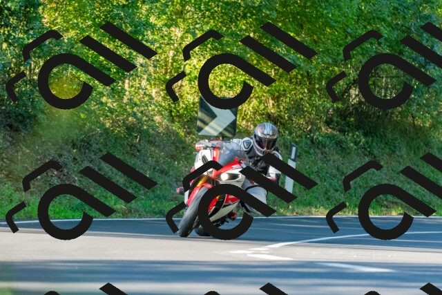 20250928100605_-R027925_r2