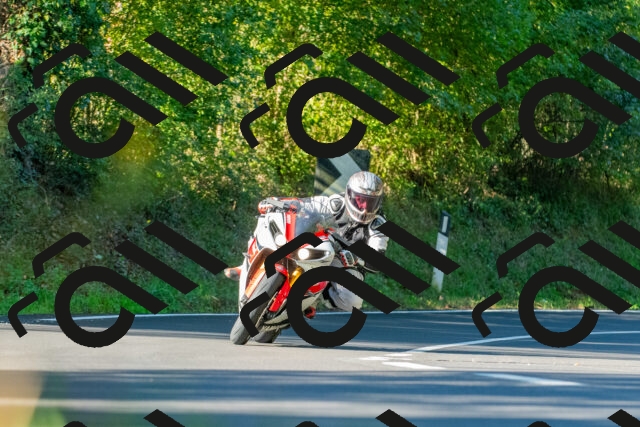 20250928100606_-R027926_r2