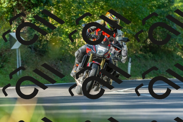 20250928100620_-R027935_r2