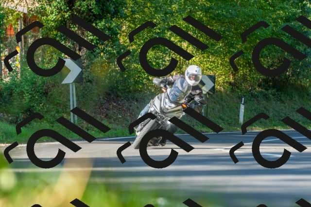 20250928100632_-R027951_r2