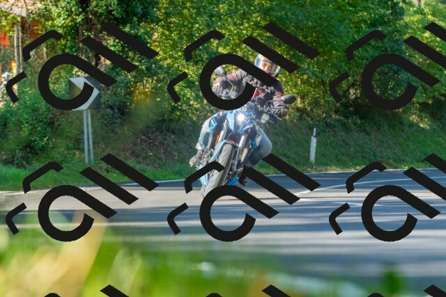 20250928100650_-R027963_r2