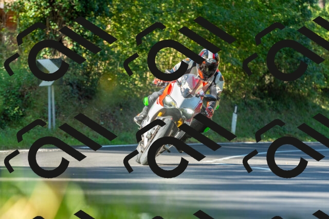 20250928100720_-R027968_r2