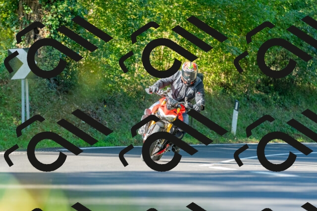 20250928100722_-R027971_r2