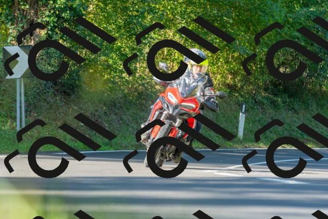 20250928100912_-R027989_r2