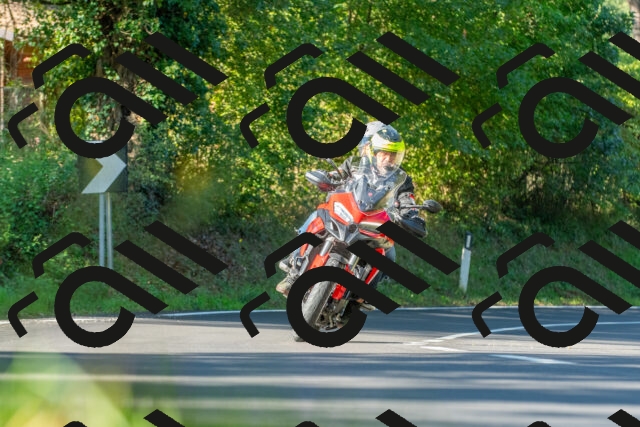 20250928100912_-R027990_r2