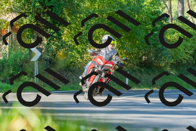 20250928100912_-R027991_r2