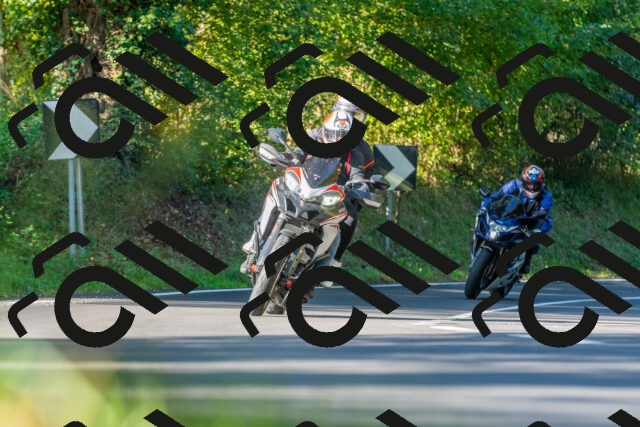 20250928100926_-R027999_r2