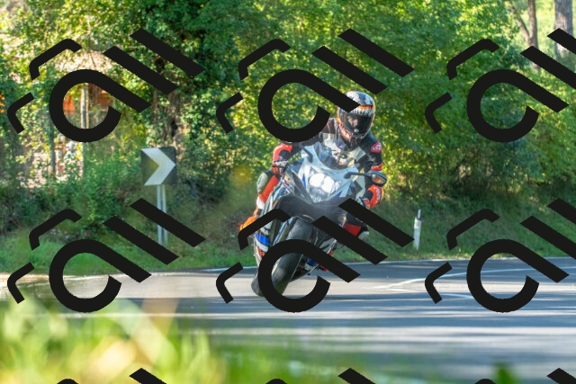 20250928101006_-R028014_r2