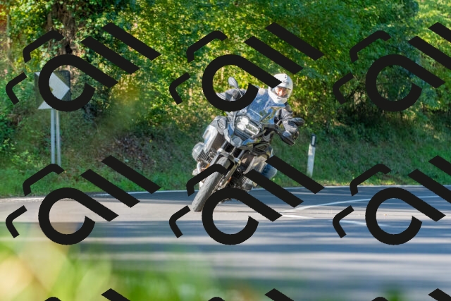 20250928101013_-R028022_r2