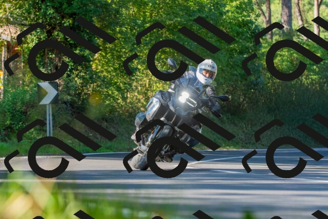 20250928101014_-R028024_r2