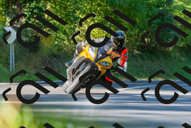 20250928101123_-R028040_r2