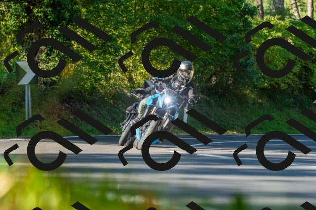 20250928101539_-R028110_r2