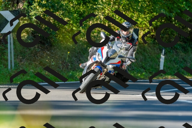 20250928102439_-R028148_r2