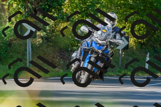 20250928102705_-R028194_r2