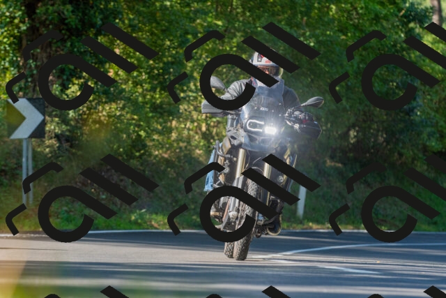 20250928102929_-R028238_r2