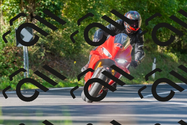 20250928110123_-R028550_r2