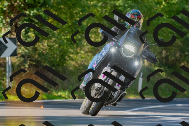 20250928110305_-R028568_r2