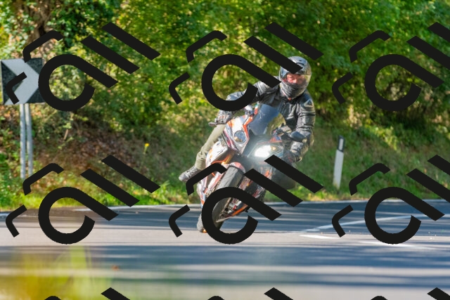 20250928110327_-R028576_r2