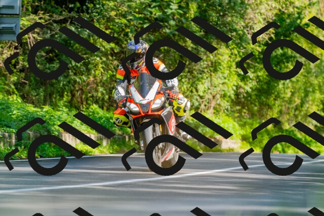 20250928111006_-R028653_r2