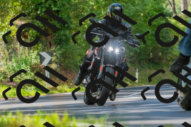 20250928121005_-R028967_r2