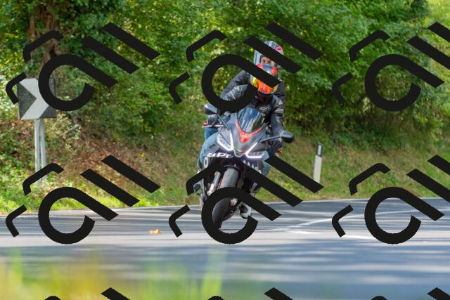 20250928121855_-R029078_r2