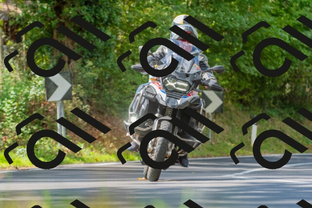 20250928121906_-R029089_r2