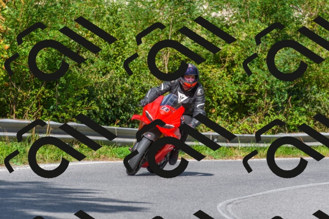 20250928111057-R01_6030_r1