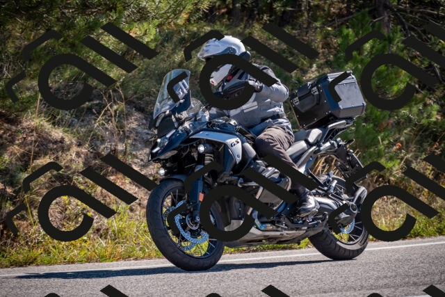 20251011111627-_5006481_am_