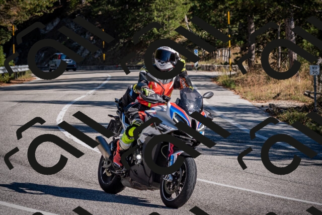 20251011111657-_5006487_am_