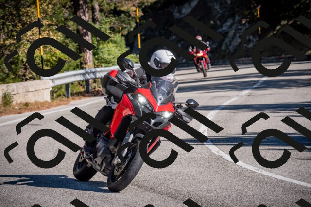 20251011111920-_5006491_am_