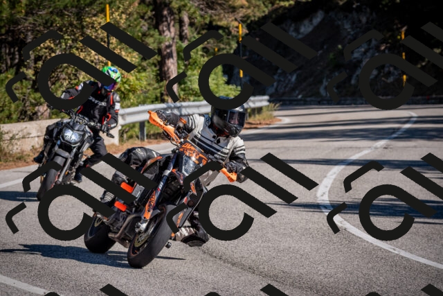 20251011111941-_5006500_am_