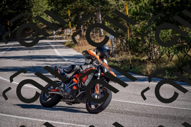 20251011111942-_5006501_am_