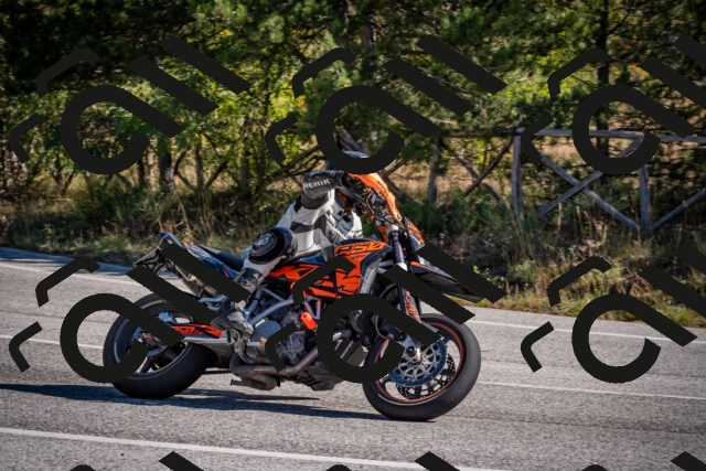 20251011111942-_5006502_am_