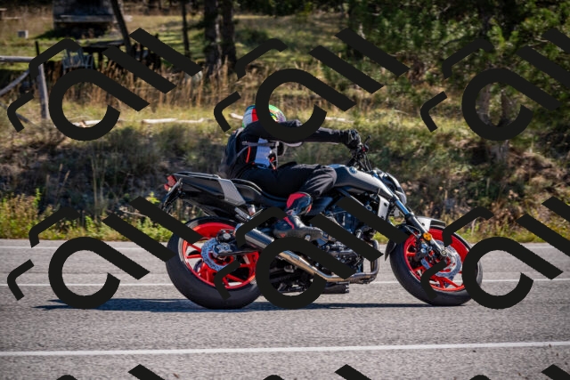 20251011111943-_5006504_am_