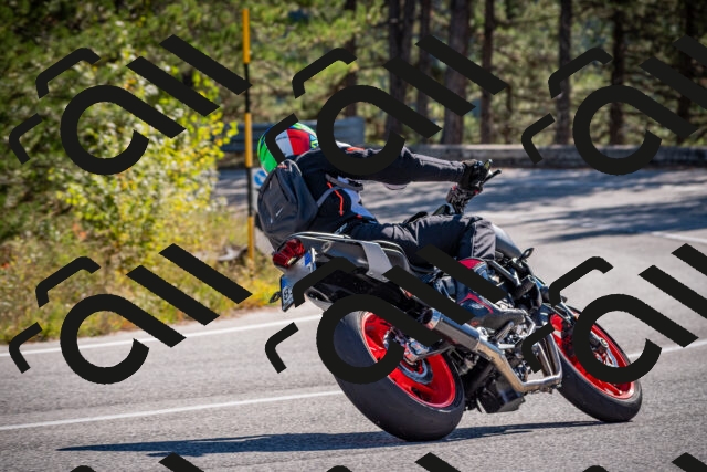 20251011111943-_5006505_am_