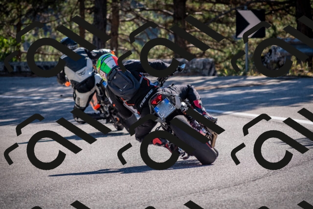 20251011111944-_5006506_am_