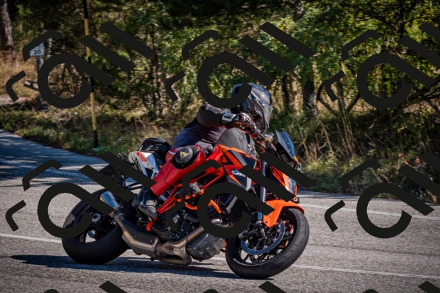 20251011111953-_5006508_am_