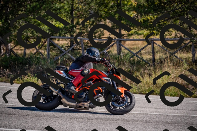 20251011111953-_5006509_am_