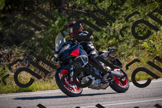 20251011112100-_5006521_am_