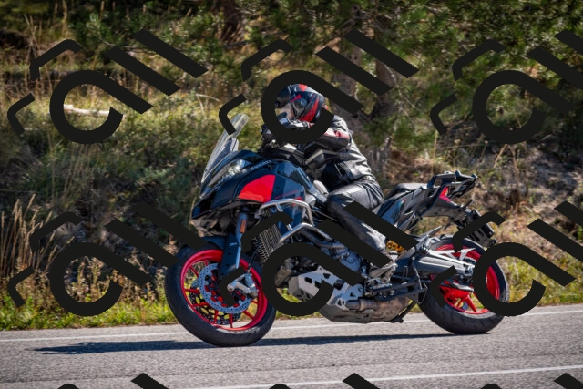 20251011112100-_5006522_am_