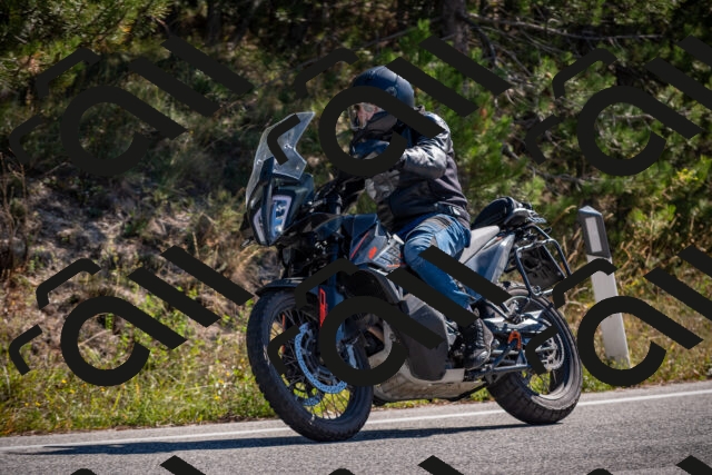 20251011112213-_5006536_am_