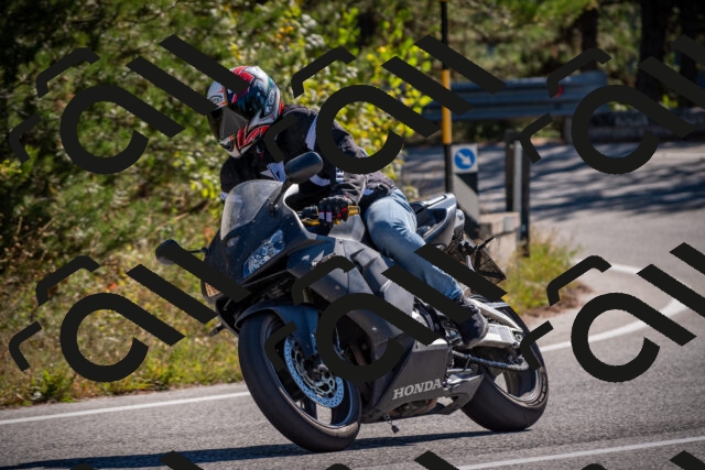 20251011112221-_5006541_am_