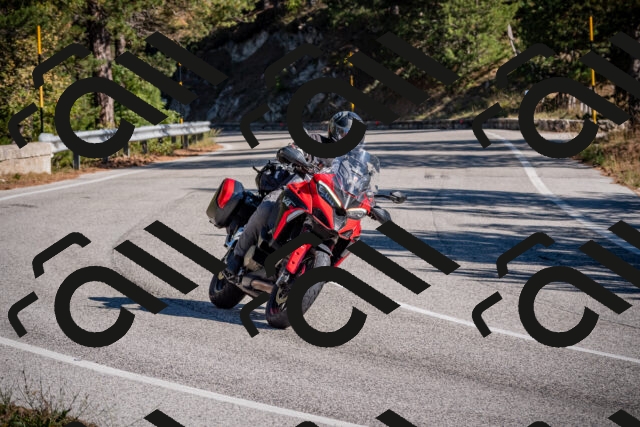 20251011112246-_5006551_am_