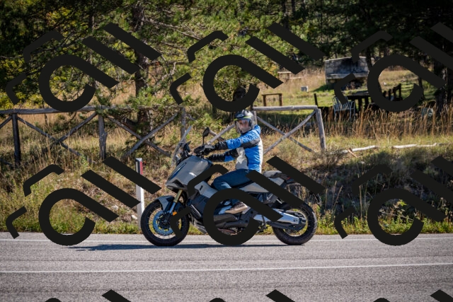 20251011112326-_5006555_am_