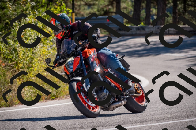 20251011112430-_5006557_am_