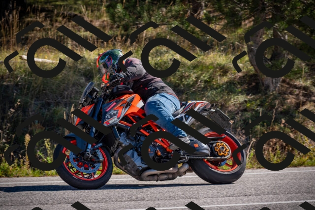 20251011112431-_5006558_am_