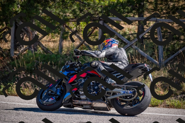 20251011112540-_5006581_am_