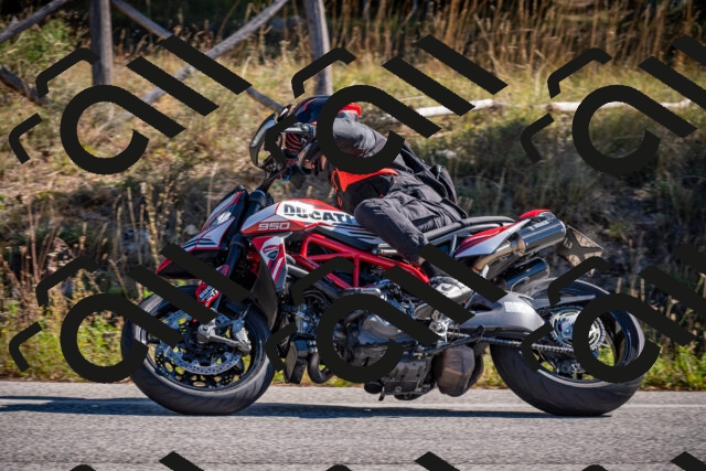 20251011112643-_5006588_am_