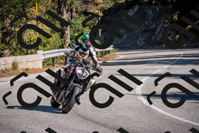 20251011112822-_5006590_am_